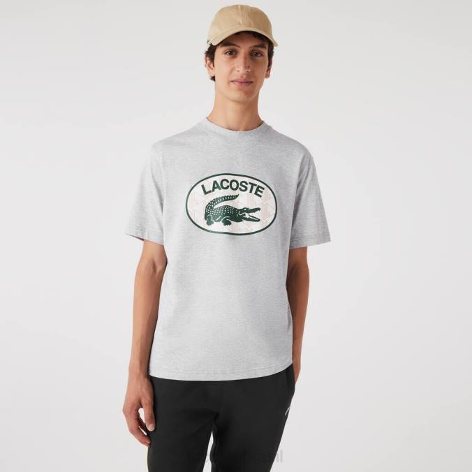 Lacoste homens camiseta regular fit com estampa de monograma da marca chino cinza P2PX579 roupas